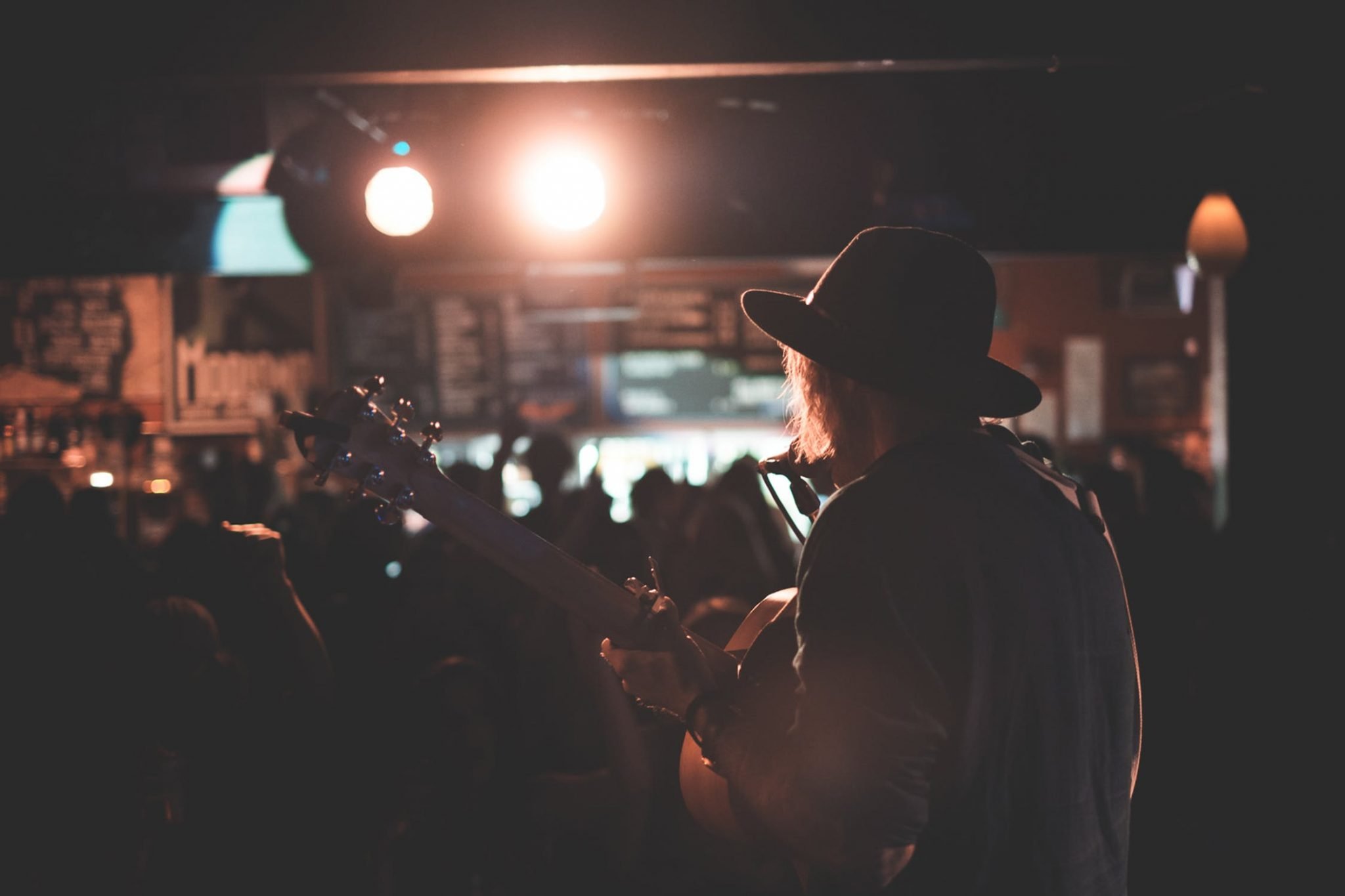 6 Best Vocal Mic For Live Performance 2022 A Young Music