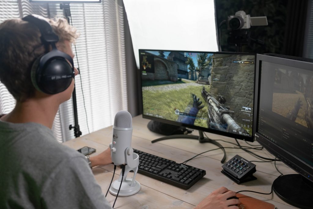 6 Best Microphone For Twitch Streaming 2022 A Young Music